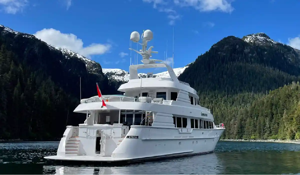 Hatteras - Summertime II - Motor Yacht Charter - Motor Yachts for Sale - Exclusive Concierge Club.webp